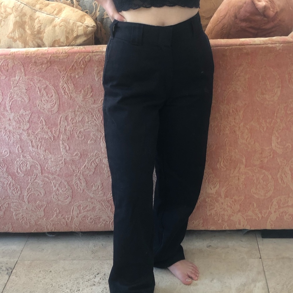 black workers crop womens dickies in a 1